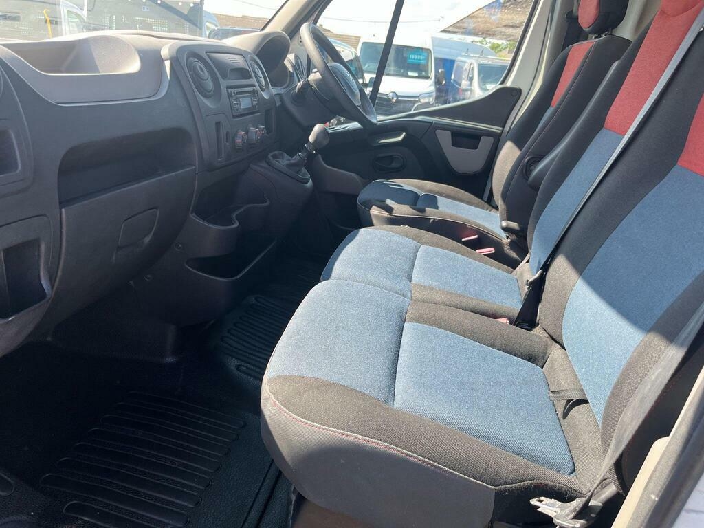 Renault Master 2.3 Dci 33 Business Fwd Mwb Medium Roof Euro 5 White #6