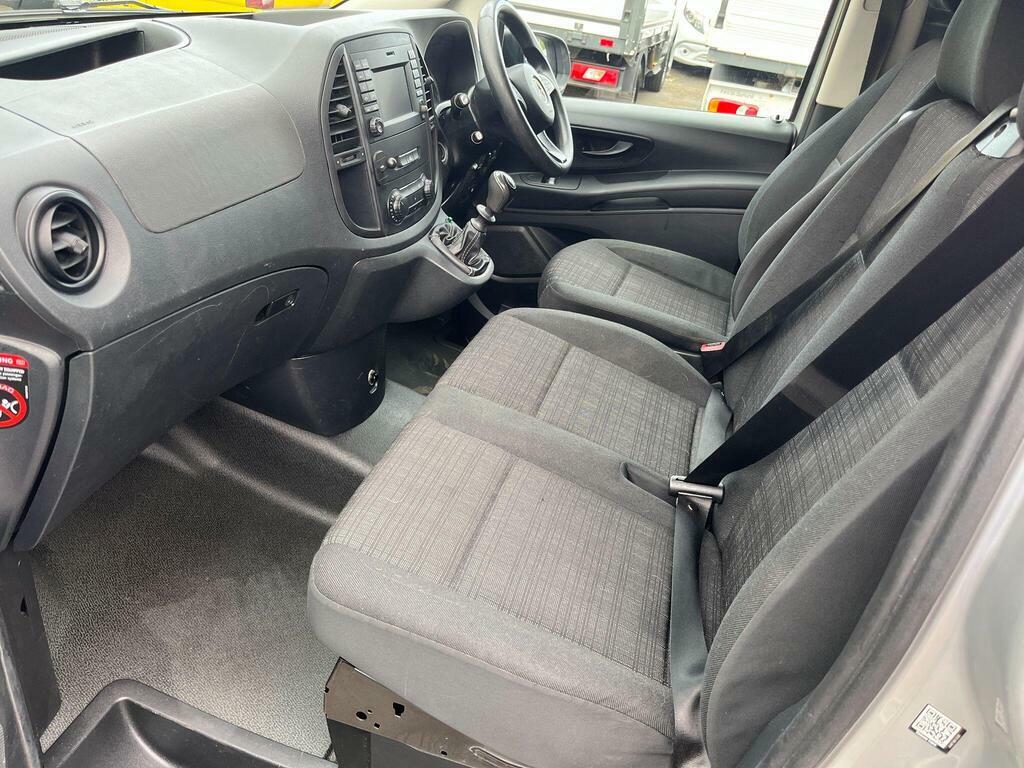 Mercedes-Benz Vito 2.1L Null 6Dr White #12