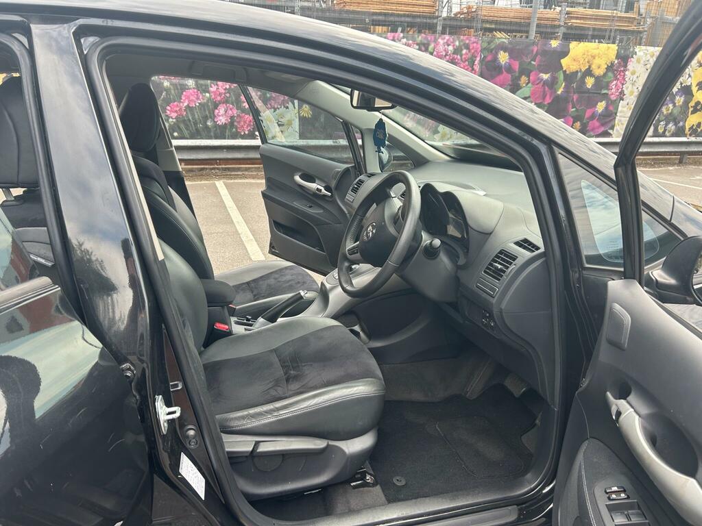 Toyota Auris 1.33 Dual Vvt-i Tr Hatchback Eur Red #15