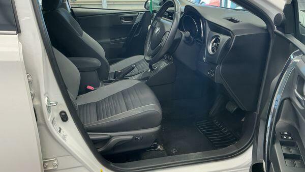 Toyota Auris 1.6 D-4d Icon Blue #12
