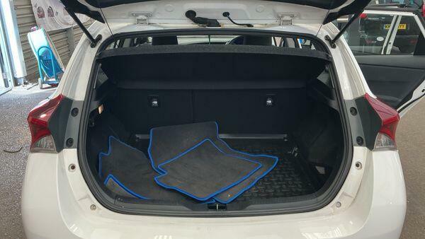 Toyota Auris 1.6 D-4d Icon Blue #11