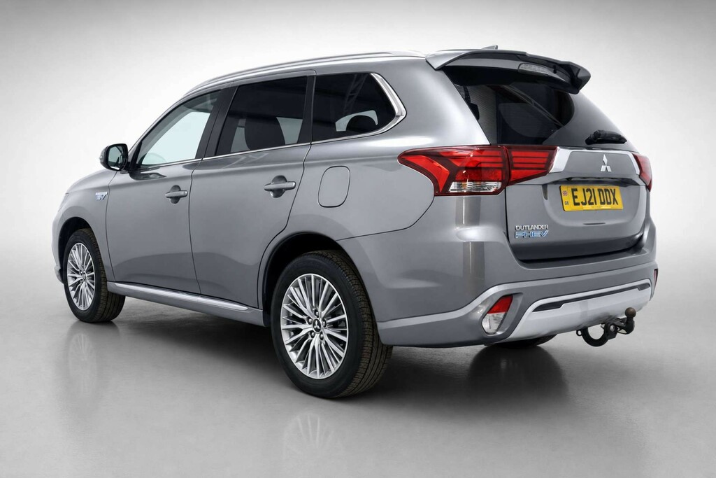 Mitsubishi Outlander 2.4H Twinmotor 13.8Kwh Design Suv Plug- EJ21DDX Grey #5