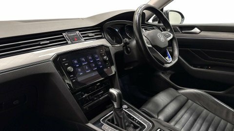 Volkswagen Passat Estate Black #5