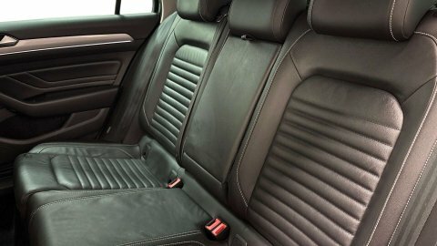 Volkswagen Passat Estate Black #4
