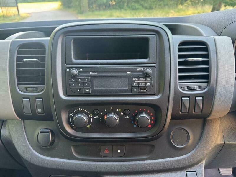 Renault Trafic Ll29 Dci Dropside No Vat White #16