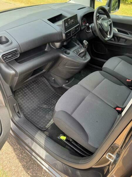Vauxhall Combo 1.5 L2h1 2300 Le Nav Ss 101 Bhp 7In Satellite Nav Grey #14
