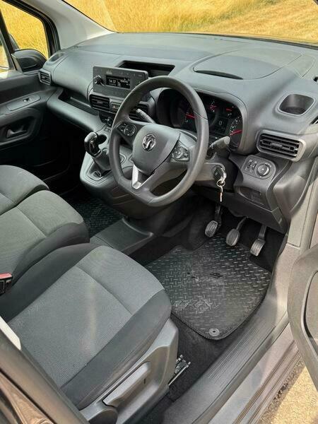 Vauxhall Combo 1.5 L2h1 2300 Le Nav Ss 101 Bhp 7In Satellite Nav Grey #20