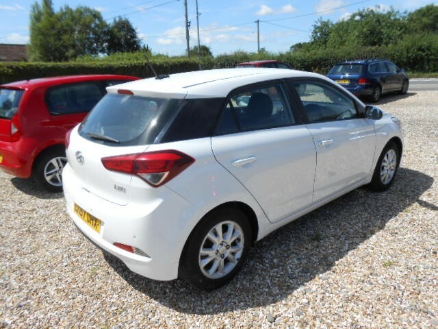 Hyundai I20 1.2 I20 Se 1.2 84Ps My17 White #2