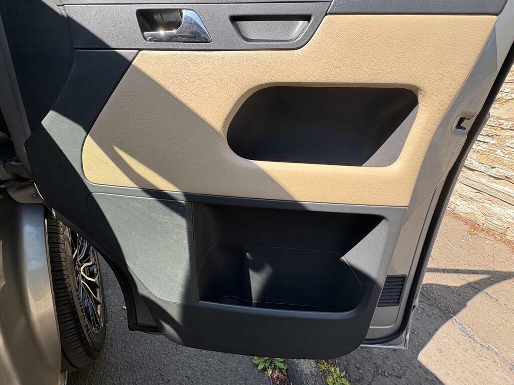 Volkswagen Caravelle Mpv Silver #63