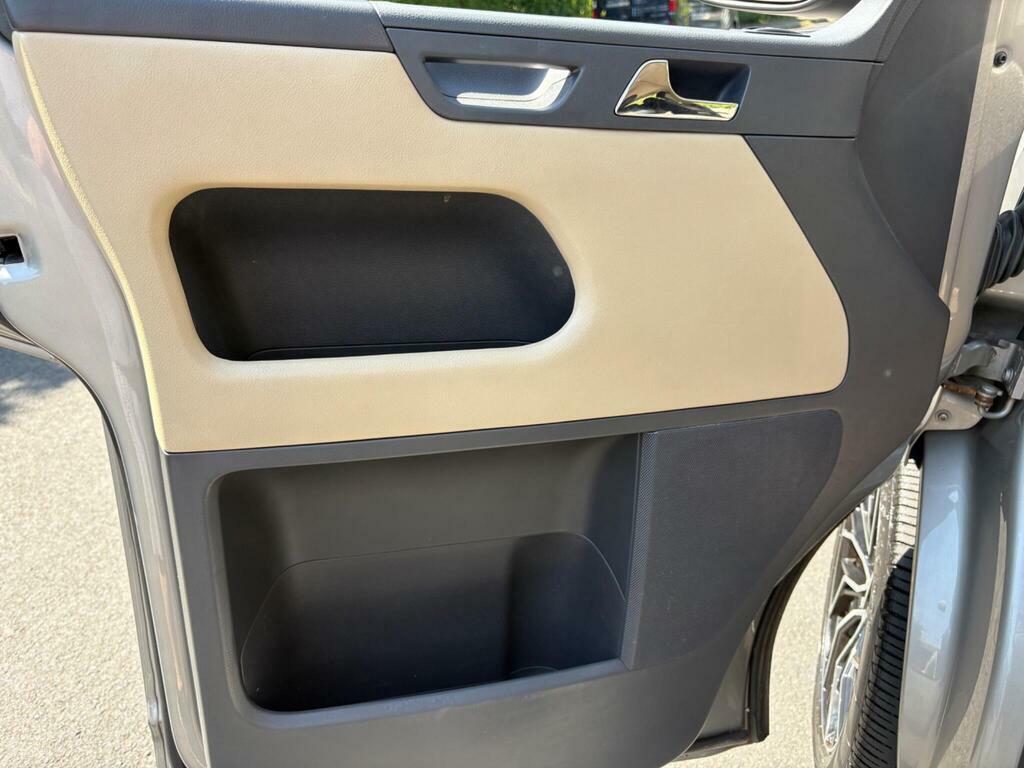 Volkswagen Caravelle Mpv Silver #62