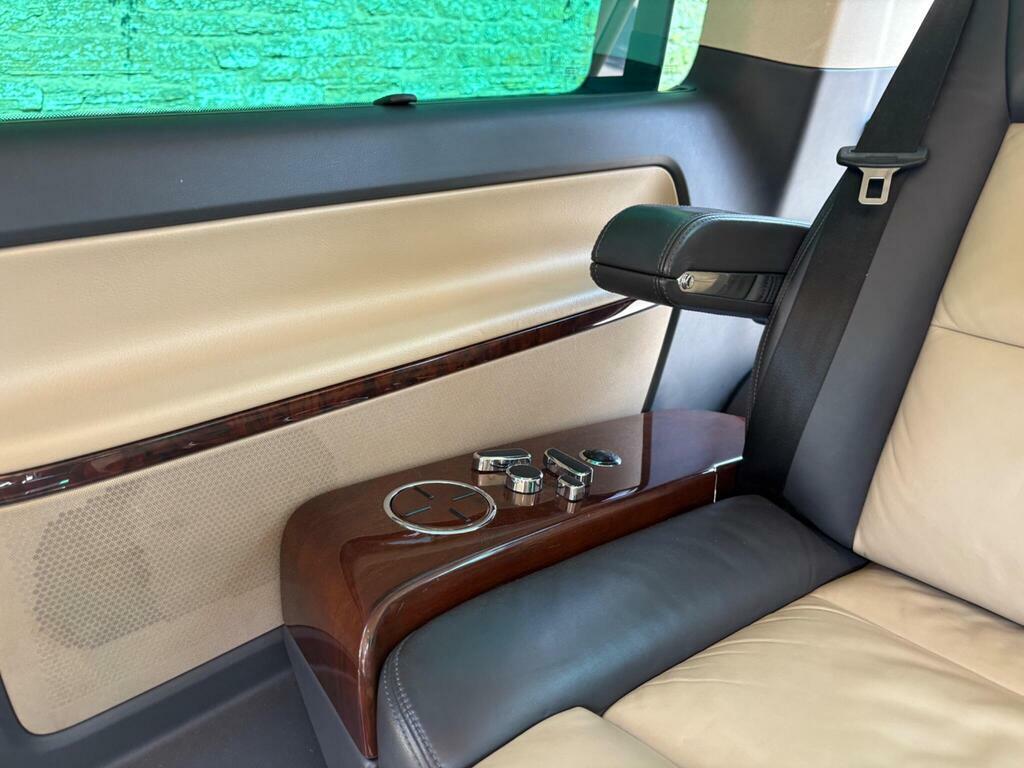 Volkswagen Caravelle Mpv Silver #54