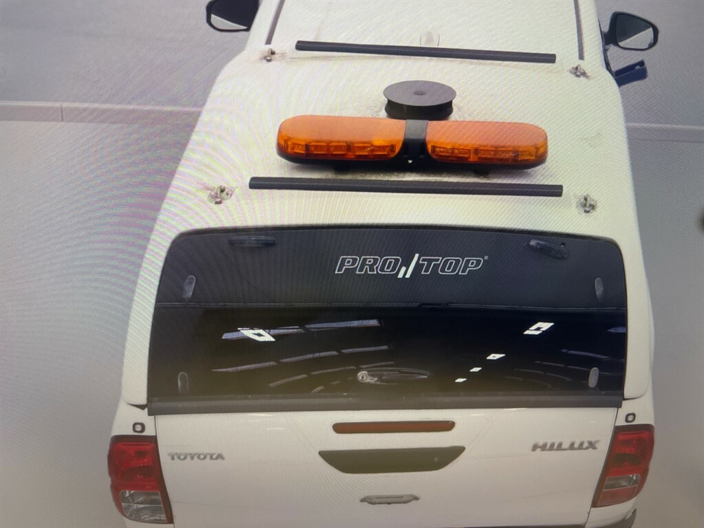 Toyota HILUX Active 4Wd D-4d Dcb Facelift White #4