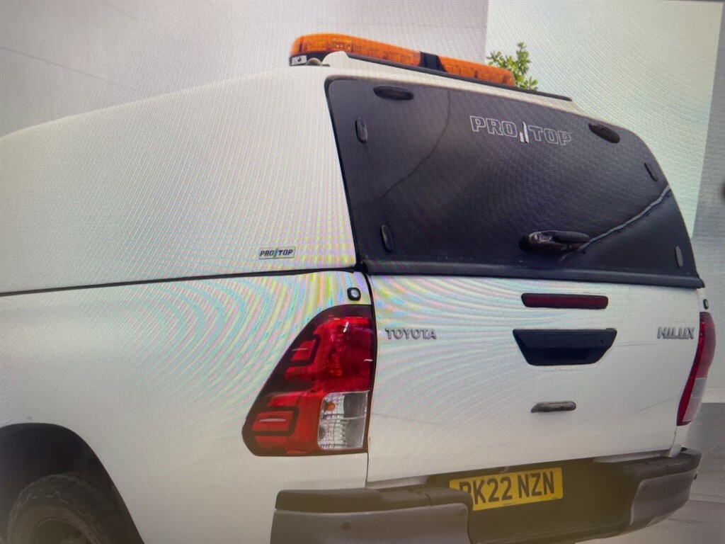 Toyota HILUX Active 4Wd D-4d Dcb Facelift White #2
