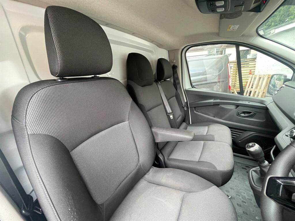 Vauxhall Vivaro L2h1 F3100 Dynamic Crew-cab Grey #4
