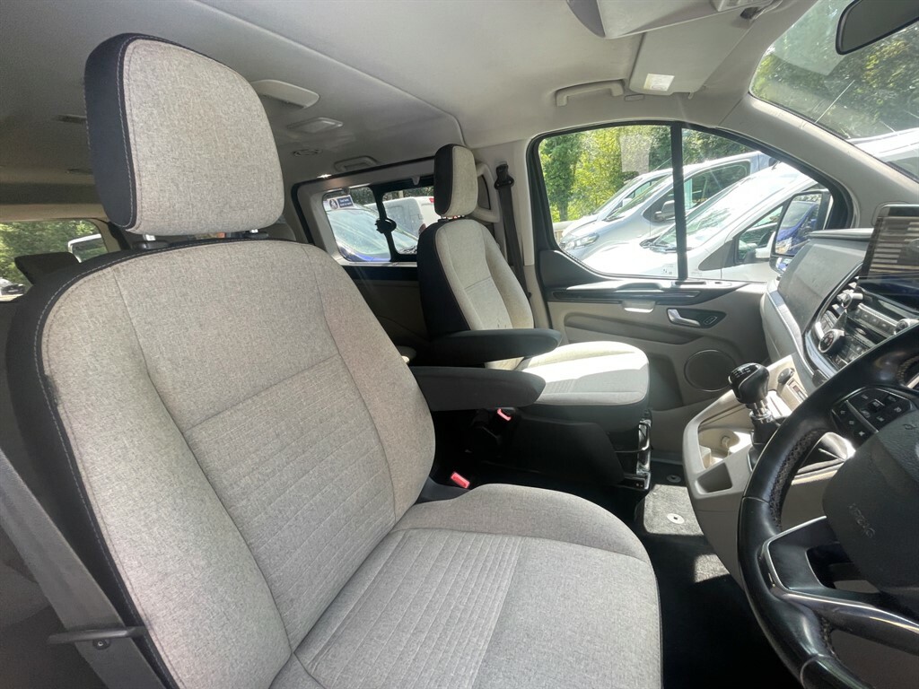 Ford Tourneo Custom 2.0 Ecoblue 130Ps Low Roof 9 Seater Titanium Long Silver #7
