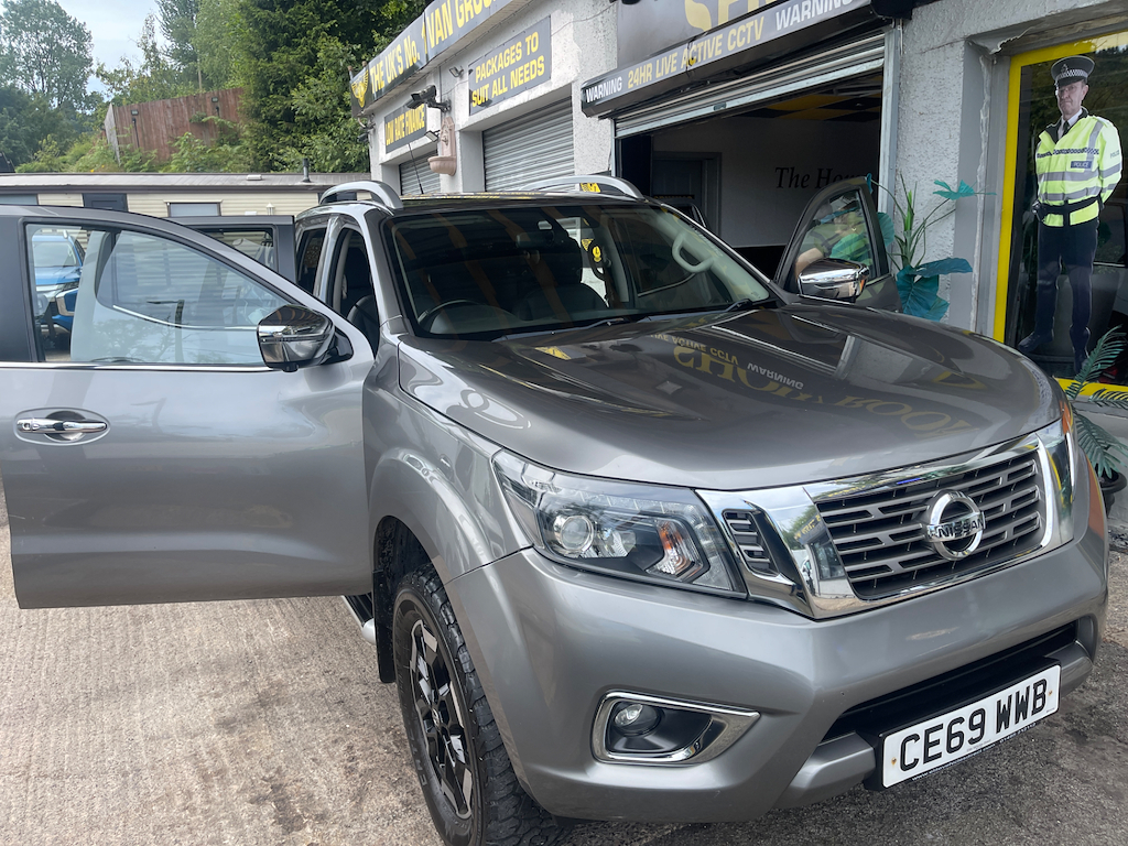Nissan Navara Dci Tekna Shr Dcb Grey #3