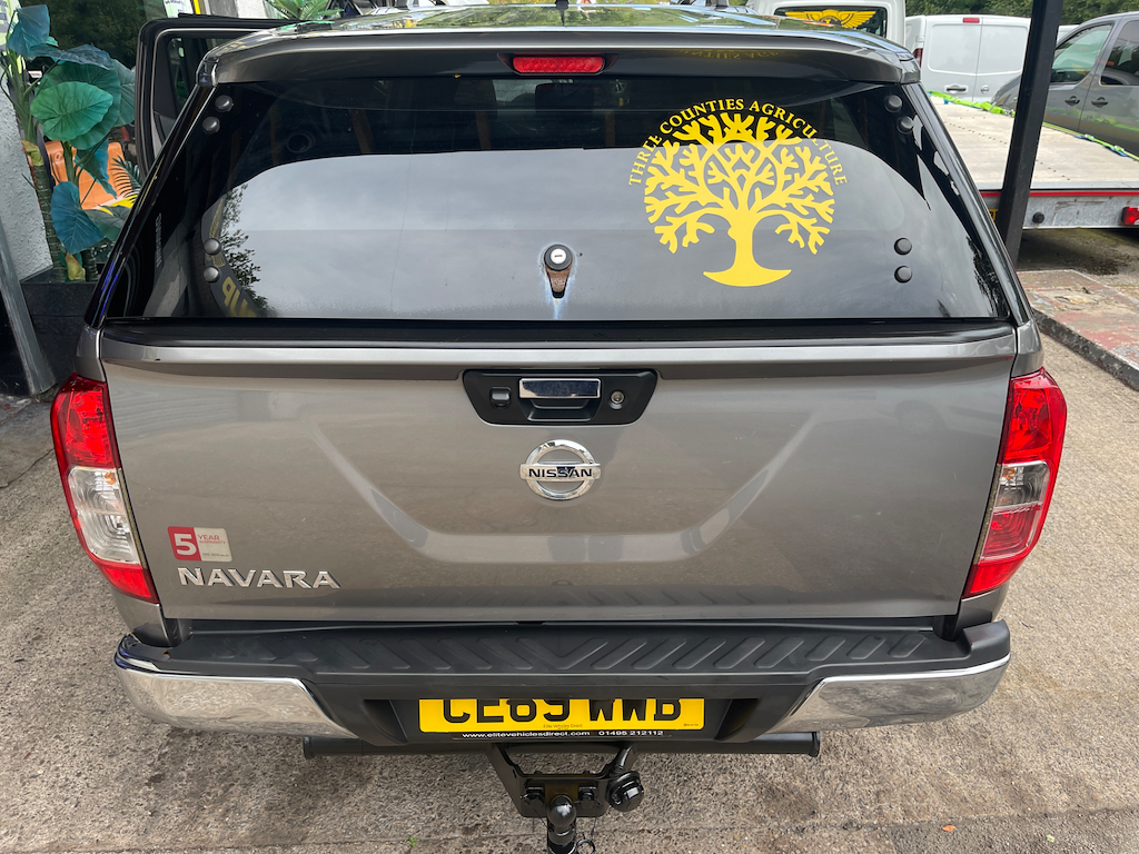 Nissan Navara 2.3 Dci Tekna Pickup Double Cab 4W Black #9