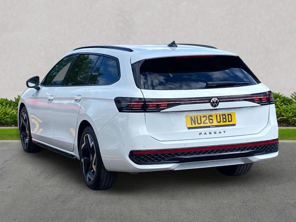 Volkswagen Passat 1.5 Etsi R-line Dsg White #2