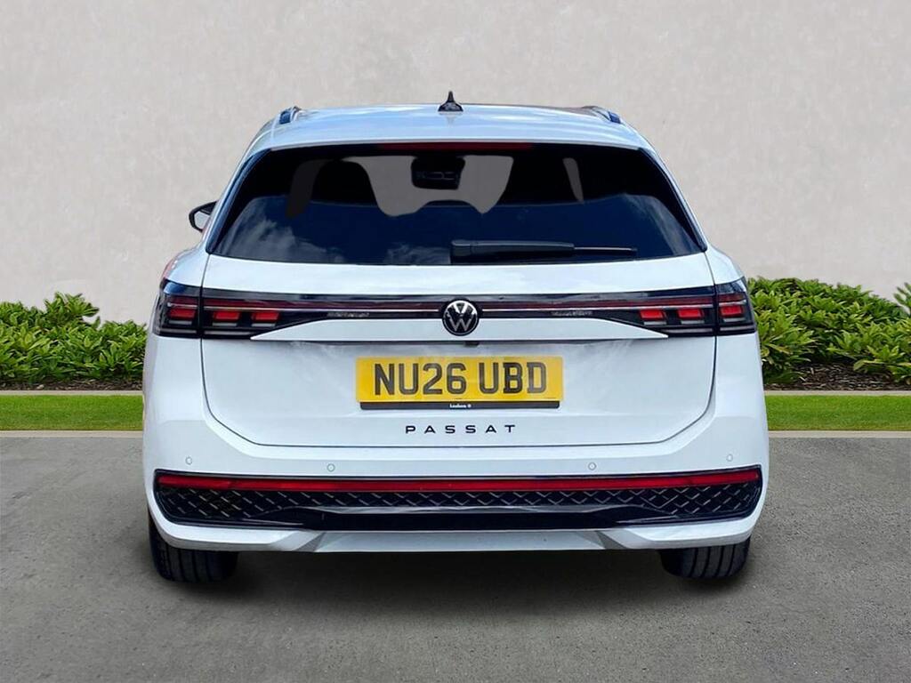 Volkswagen Passat 1.5 Etsi R-line Dsg White #4