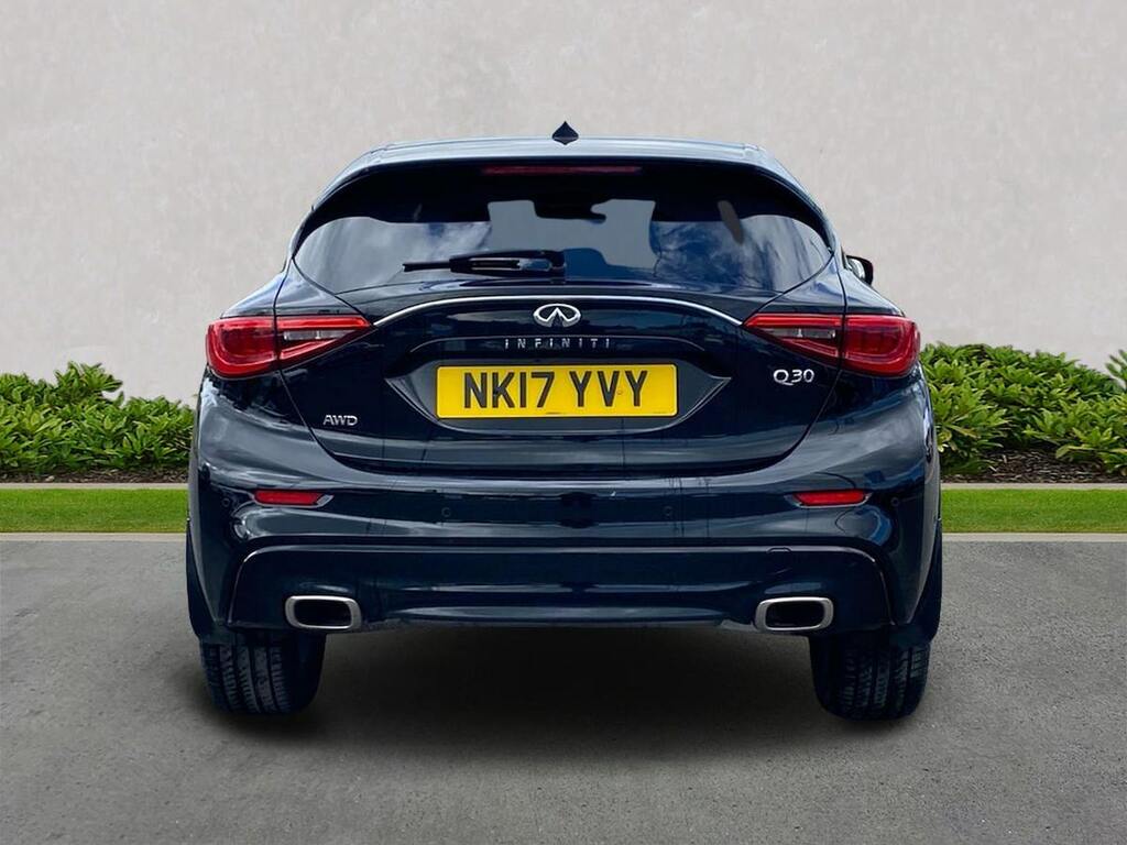 Infiniti Q30 2.2D Premium Dct Awd Black #4