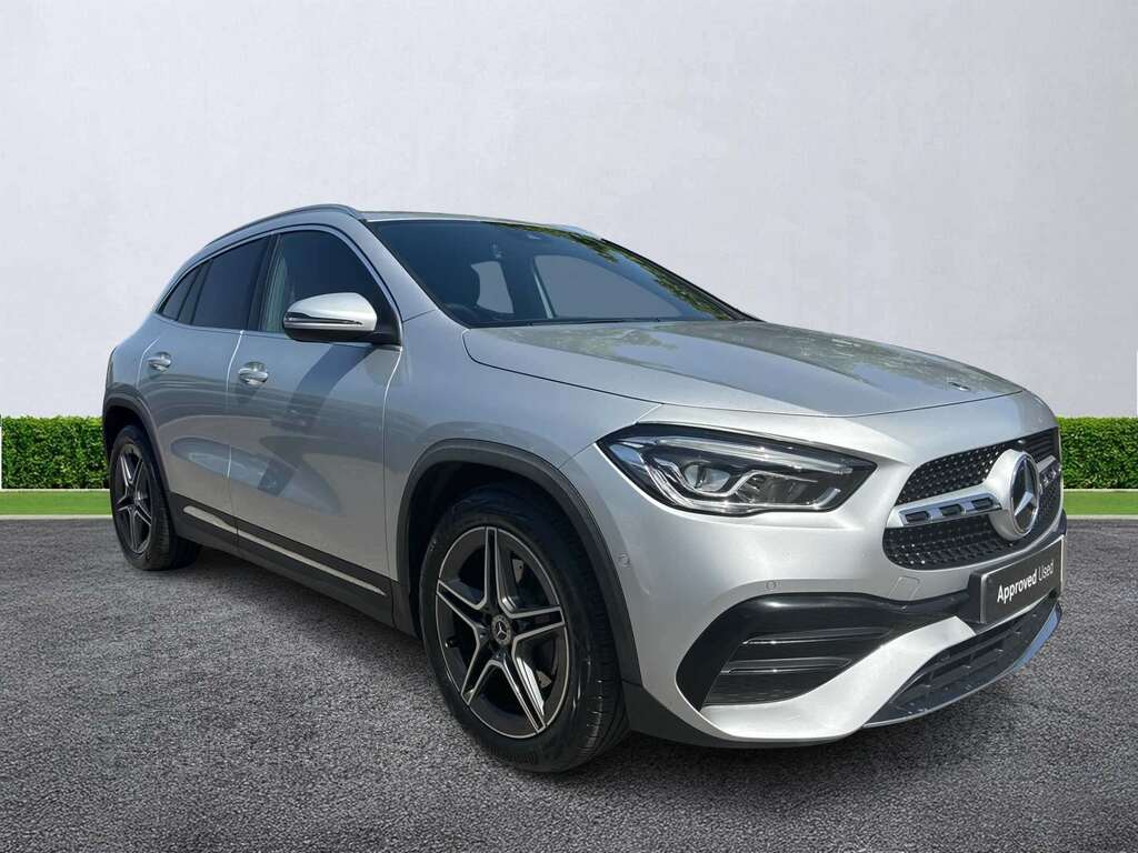 Mercedes-Benz GLA Class Gla 200 Amg Line Executive Silver