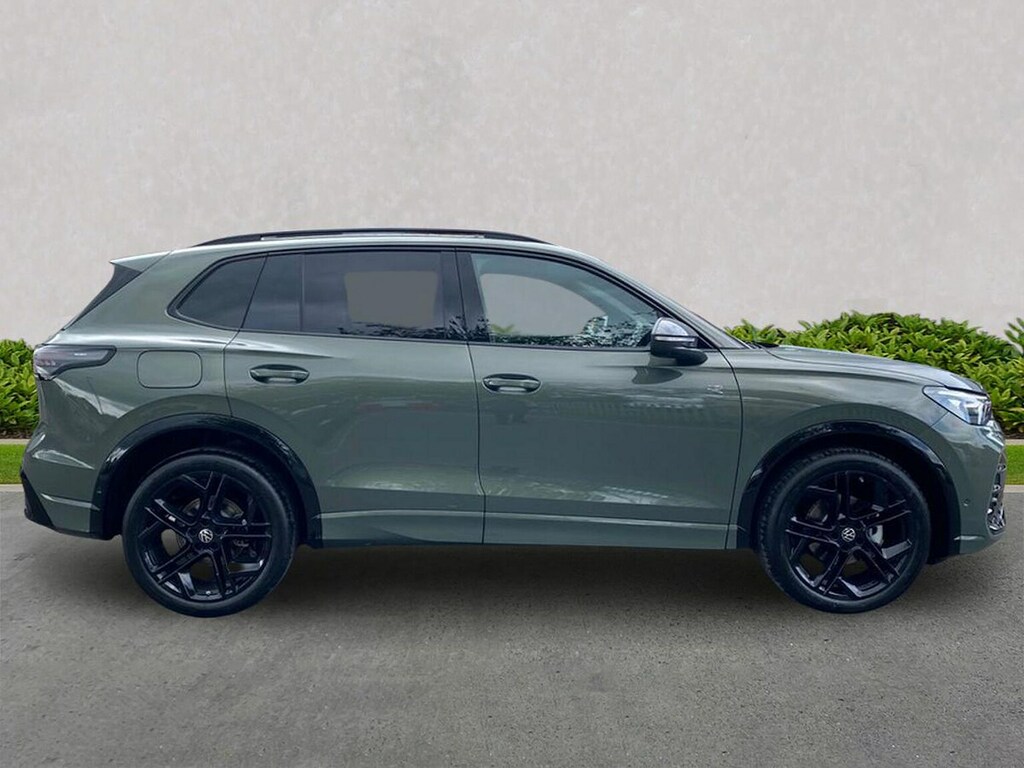 Volkswagen Tiguan 1.5 Etsi 150 Black Edition Dsg NU26GVZ Green #3