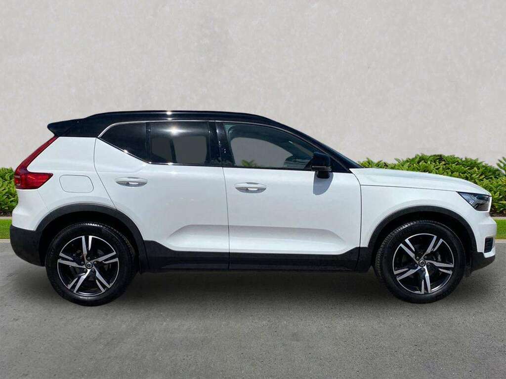 Volvo XC40 1.5 T3 163 R Design Geartronic FV71TVN White #3