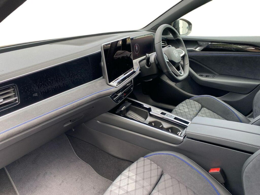 Volkswagen Passat 1.5 Etsi Mhev R-line Estate Hybrid Dsg Black #6