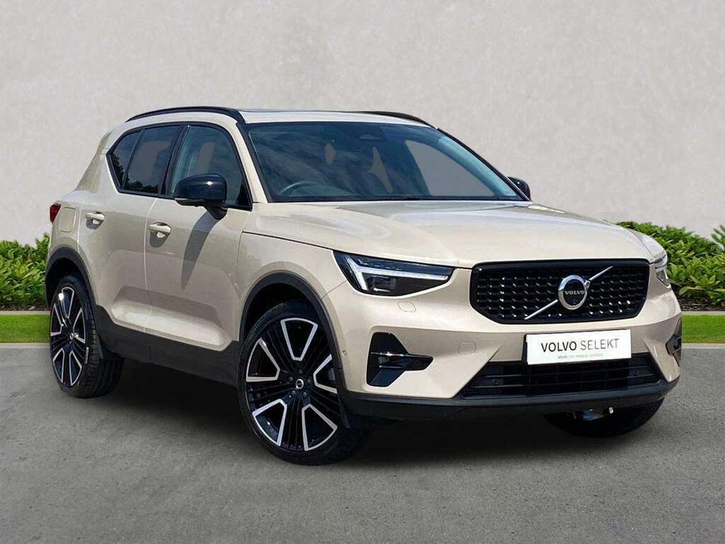Volvo XC40 2.0 B4p Ultra Dark Gold