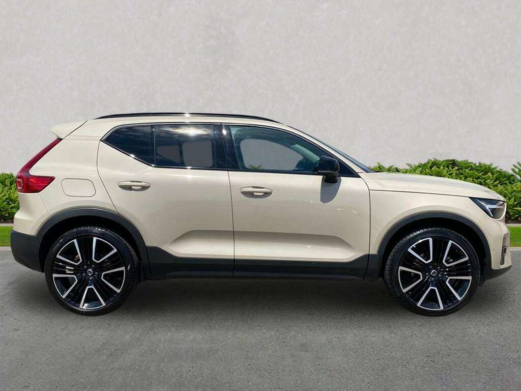 Volvo XC40 2.0 B4p Ultra Dark RO75LVV Gold #3