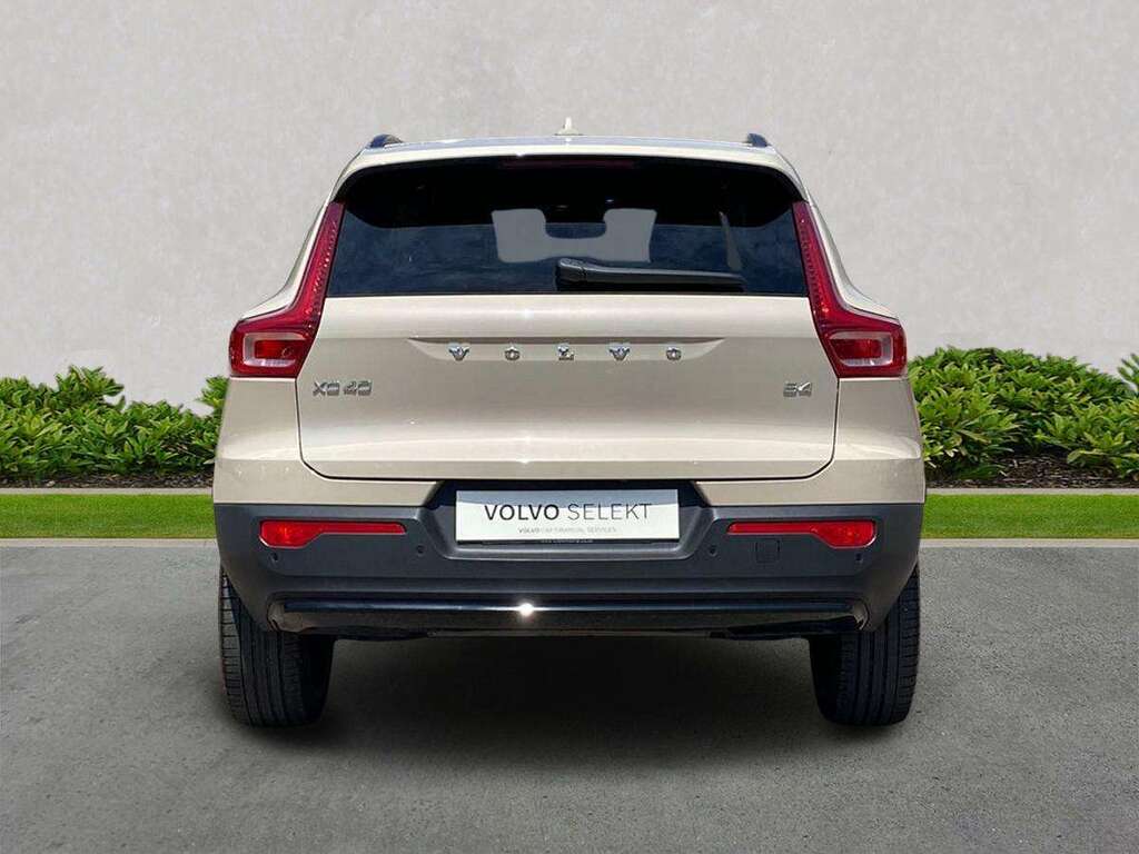 Volvo XC40 2.0 B4p Ultra Dark RO75LVV Gold #4
