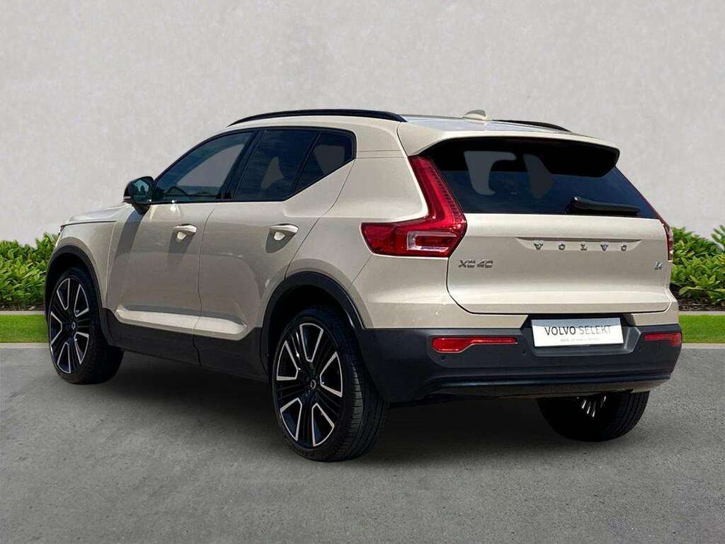Volvo XC40 2.0 B4p Ultra Dark RO75LVV Gold #2