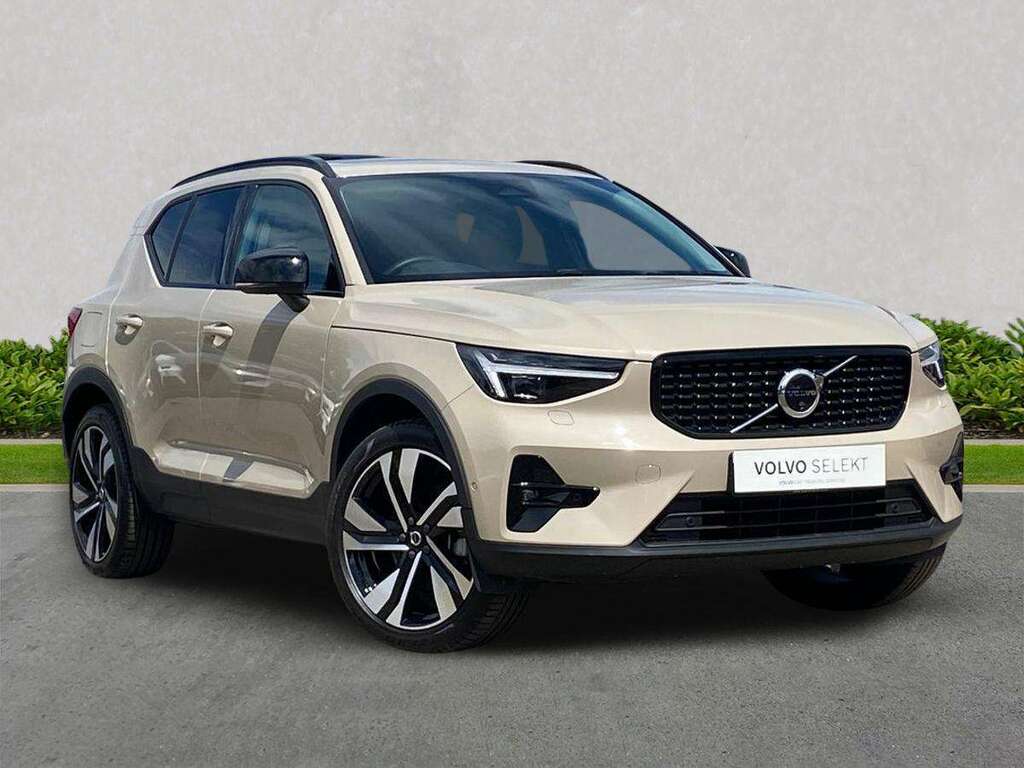 Volvo XC40 2.0 B3p Ultra Dark Gold