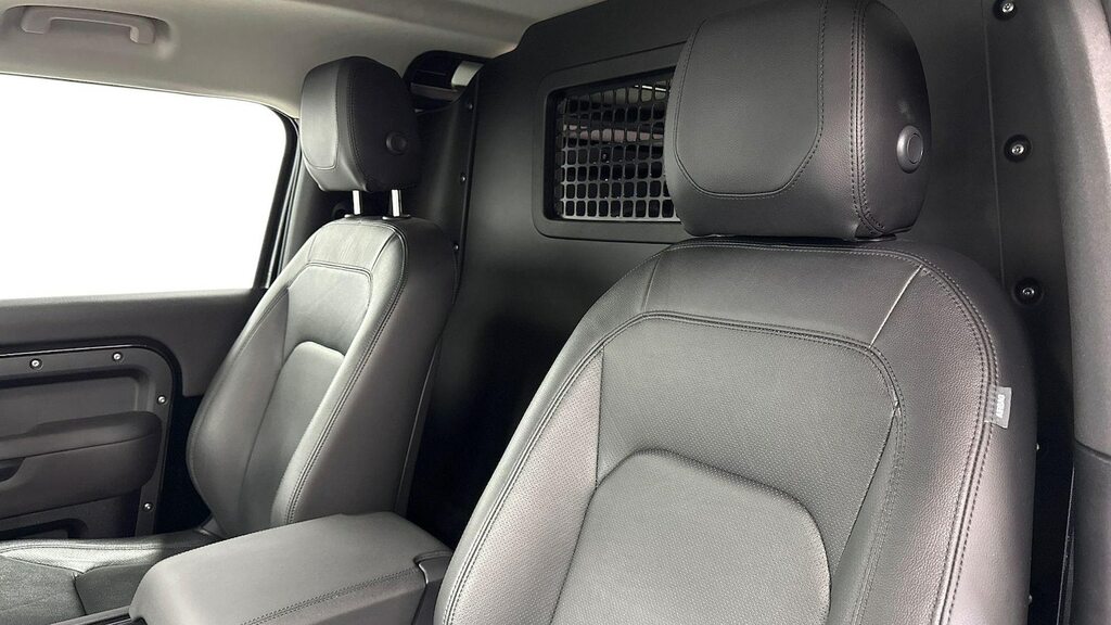 Land Rover Defender 3.0 D250 Hard Top Se Black #4