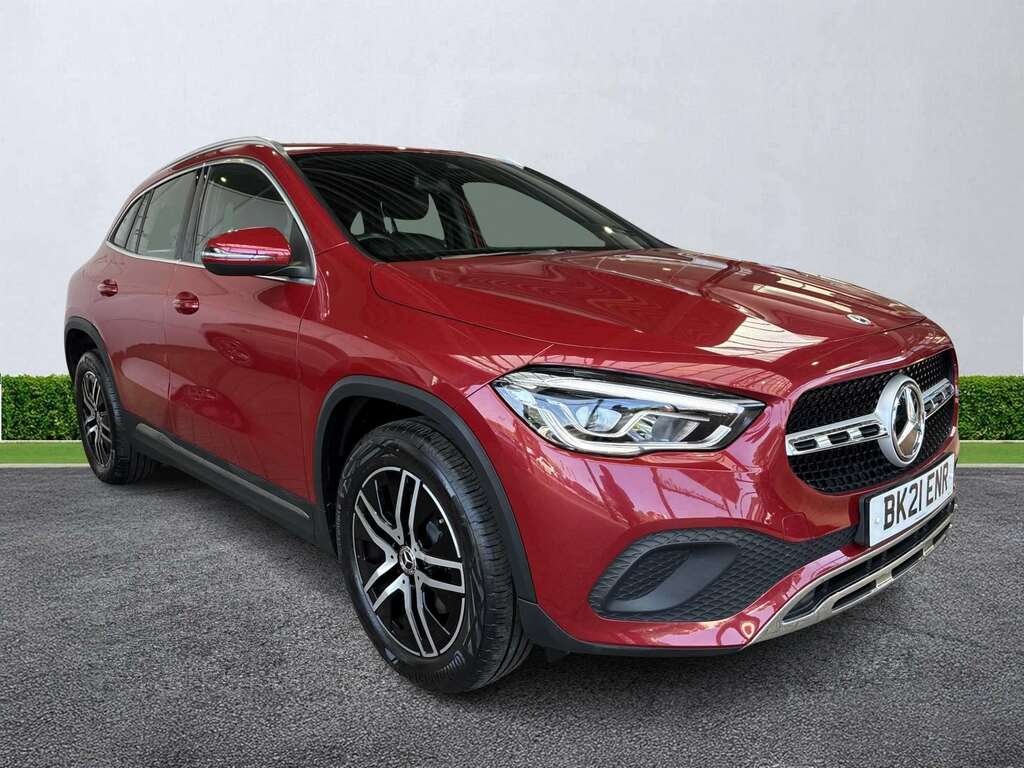 Mercedes-Benz GLA Class Gla 200 Sport Red
