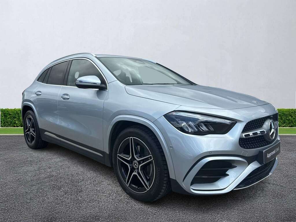 Mercedes-Benz GLA Class Gla 200 Amg Line Executive Silver