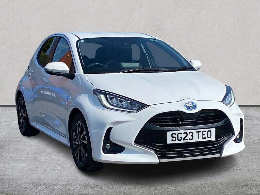 Toyota Yaris 1.5 Hybrid Design Cvt White