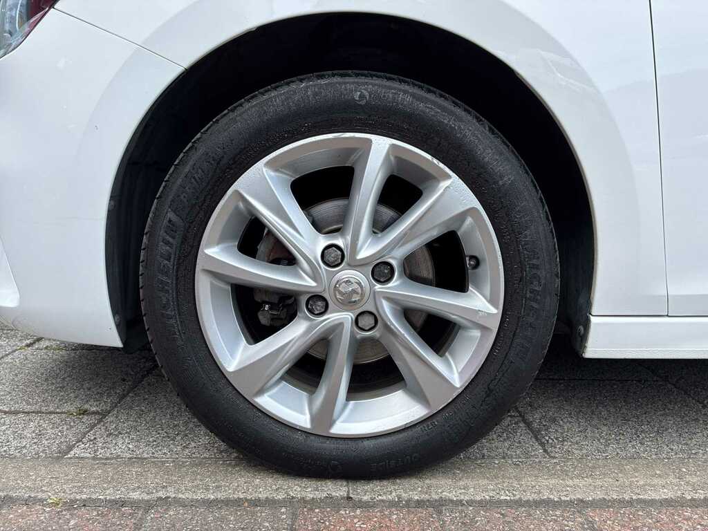 Vauxhall Corsa 1.2 Se Premium BJ70LTA White #6
