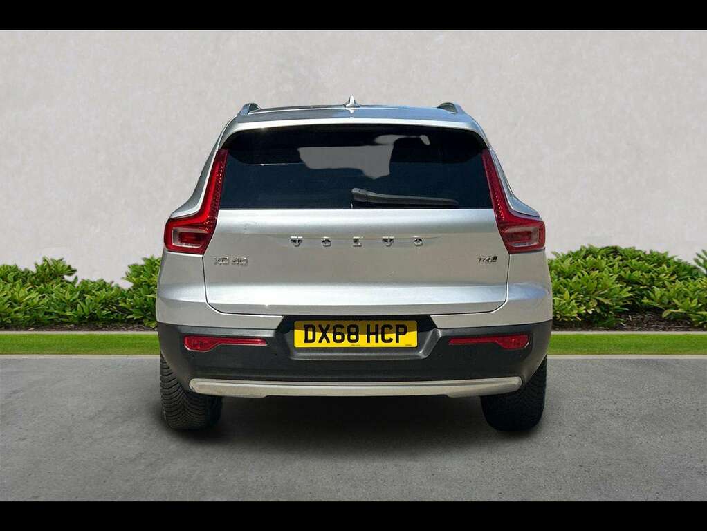 Volvo XC40 2.0 T4 Momentum Awd Geartronic DX68HCP Silver #4