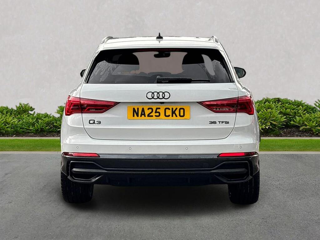 Audi Q3 1.5 Tfsi Cod 35 Black Edition Suv S Tro NA25CKO White #4