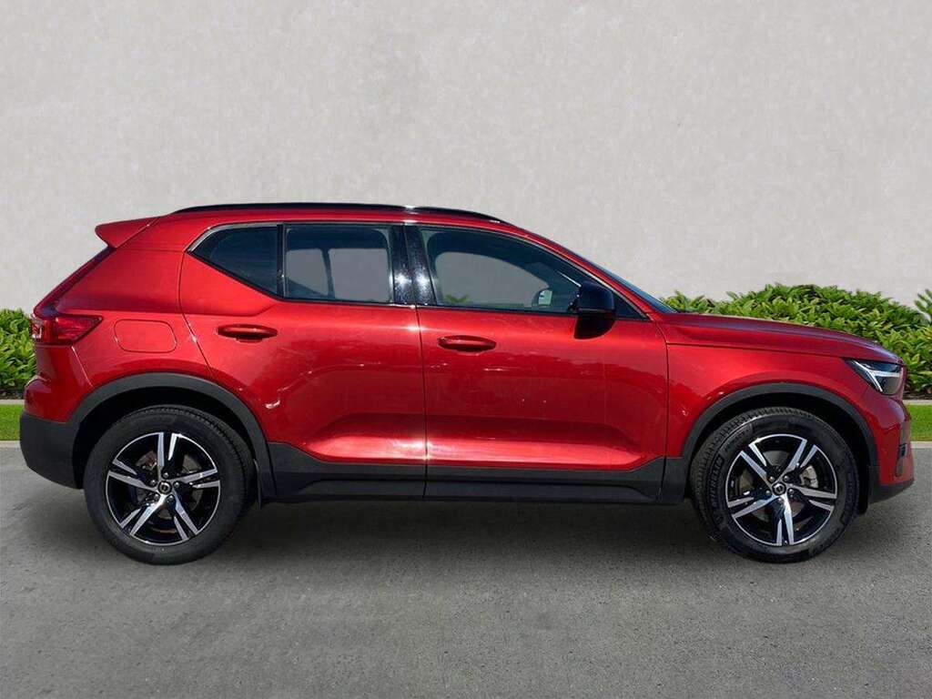 Volvo XC40 2.0 B3p Plus Dark AX23FJD Red #3