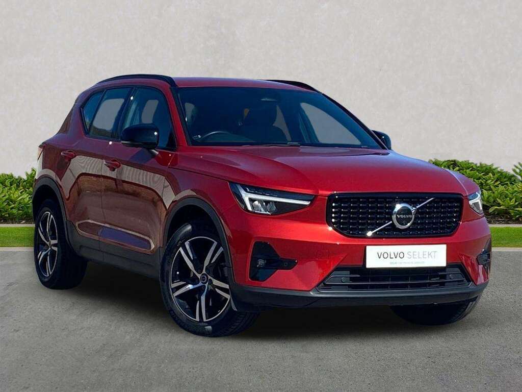 Volvo XC40 2.0 B3p Plus Dark AX23FJD Red