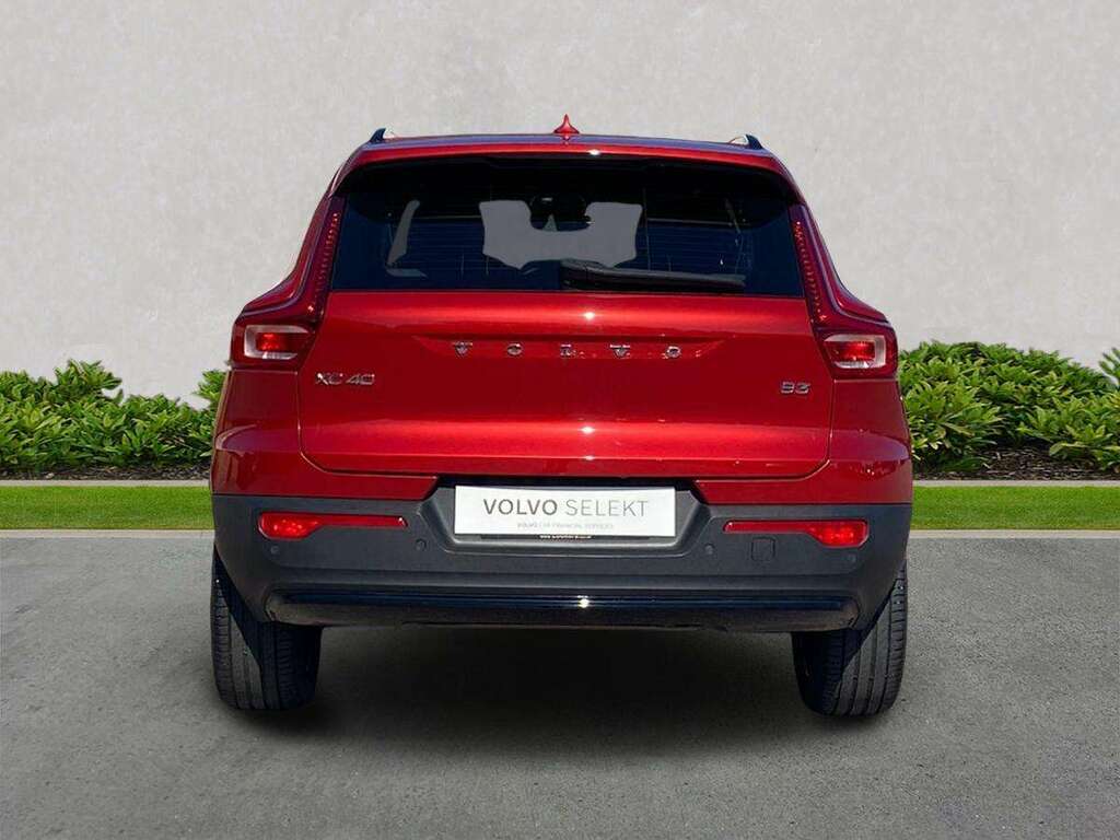 Volvo XC40 2.0 B3p Plus Dark AX23FJD Red #4