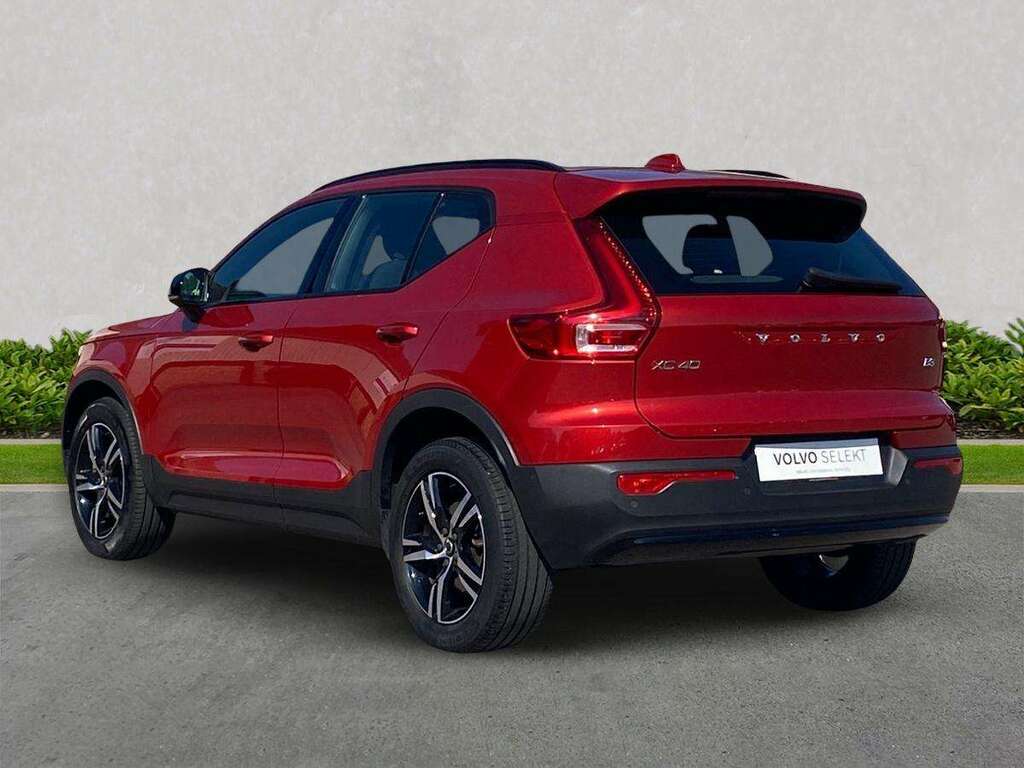 Volvo XC40 2.0 B3p Plus Dark AX23FJD Red #2
