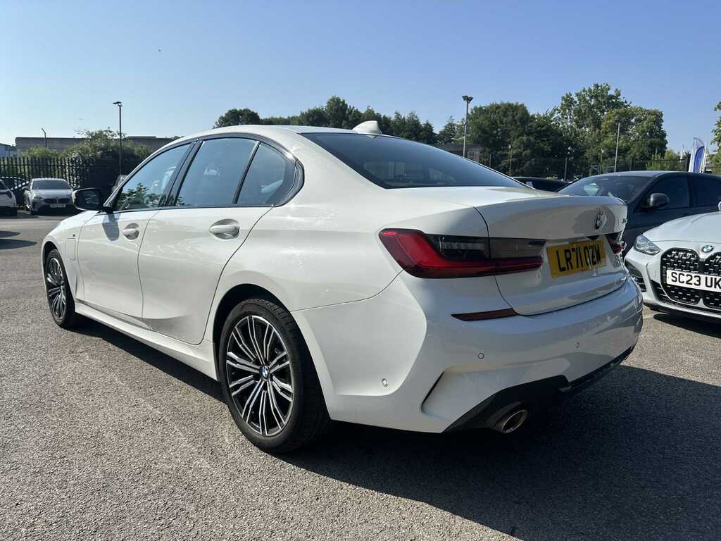 BMW 3 Series 330E M Sport Step LR71OZW White #2