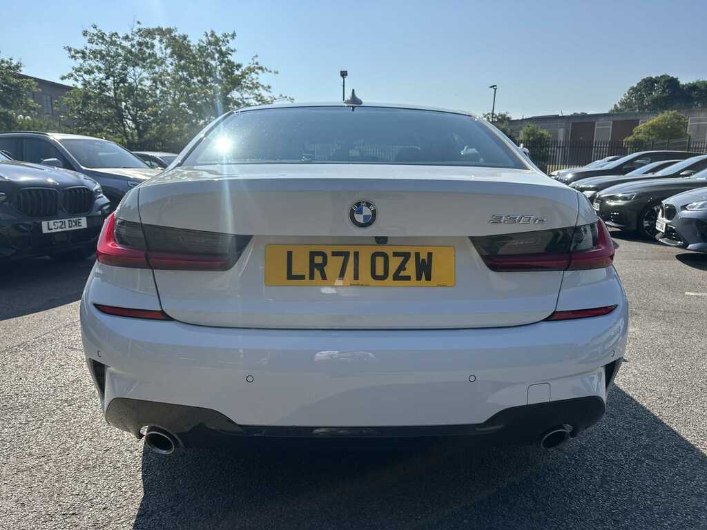 BMW 3 Series 330E M Sport Step LR71OZW White #4