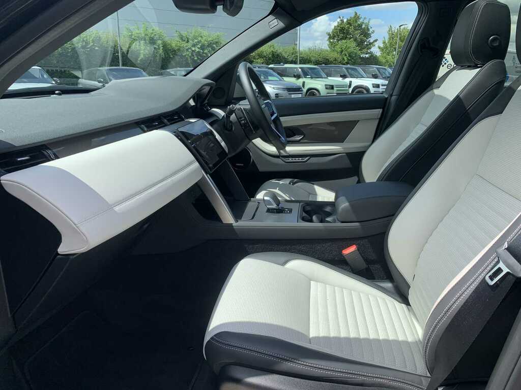 Land Rover Discovery Sport 2.0 D200 Metropolitan 5 Seat AX75KBZ Black #3