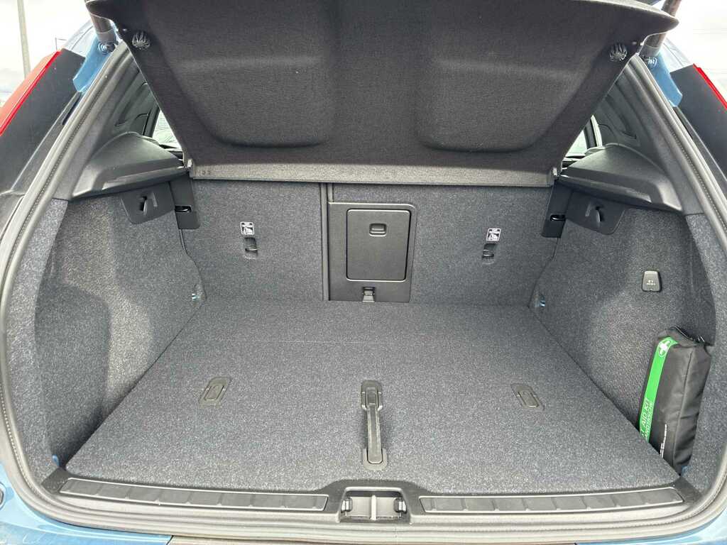 Volvo XC40 2.0 B4p Plus Dark SB73NWN Blue #4