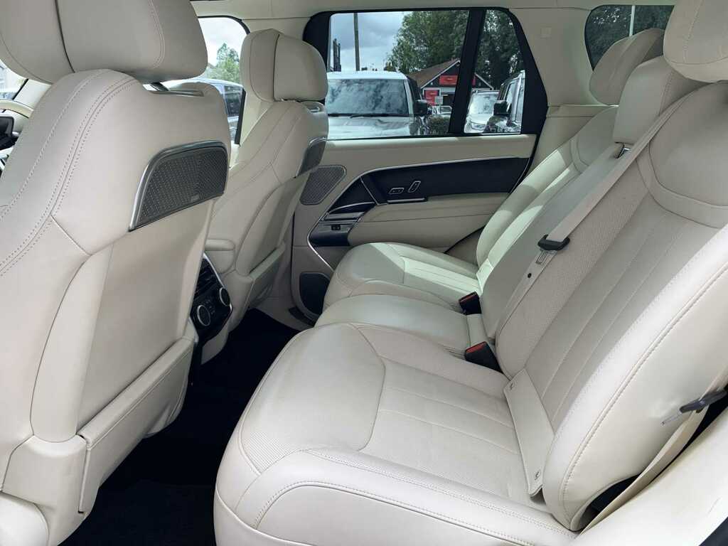 Land Rover Range Rover 4.4 P530 V8 LR22OMV Silver #4