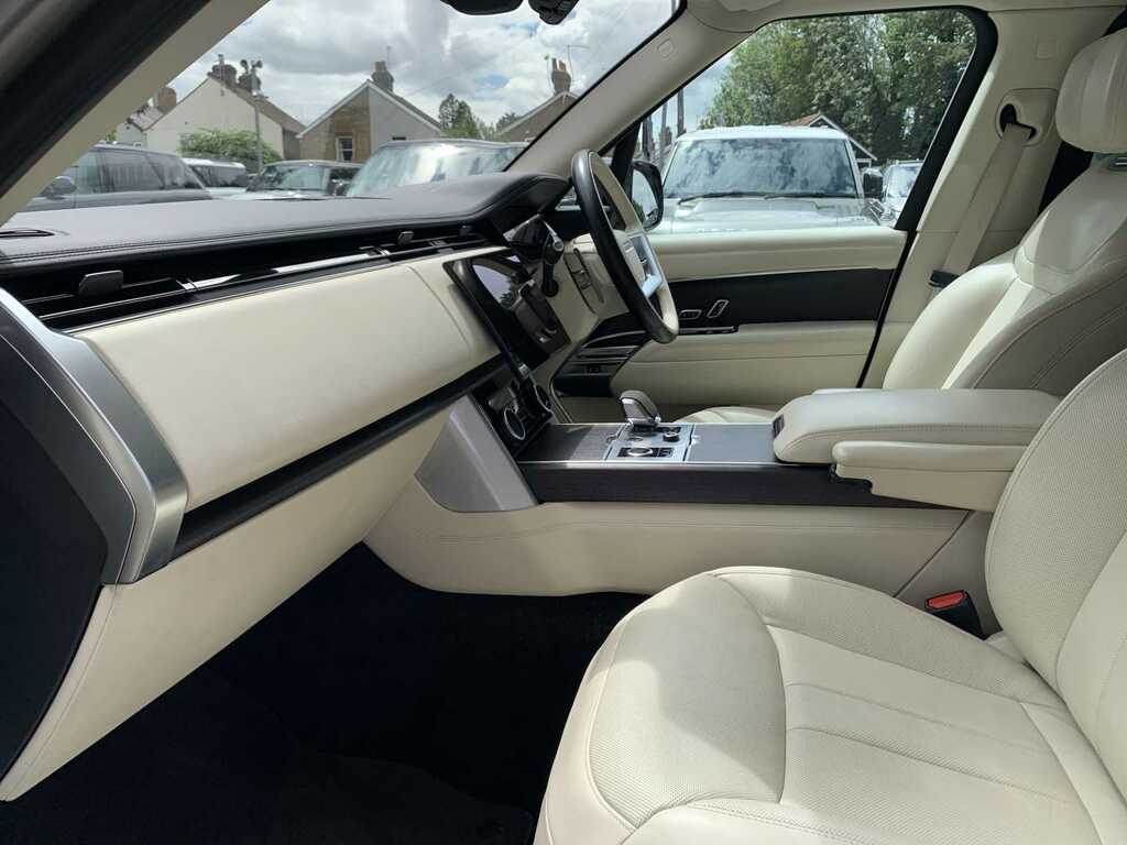 Land Rover Range Rover 4.4 P530 V8 LR22OMV Silver #3